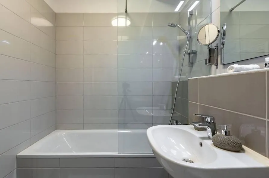 Bright Harmony Apartment Close To Downtown Budapest